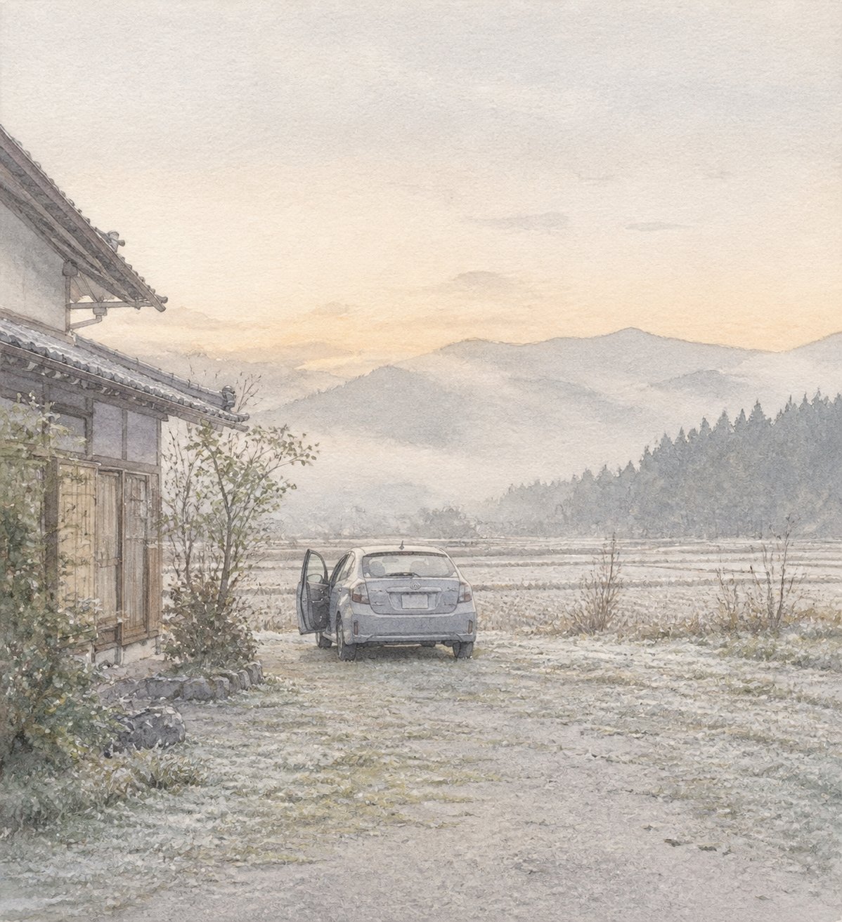 早朝、山あいの民家前で乗用車のドアが開いている情景